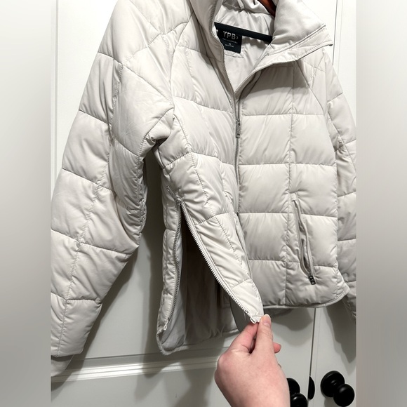 Abercrombie YPB On the Go Puffer Xsmall - Picture 5 of 7